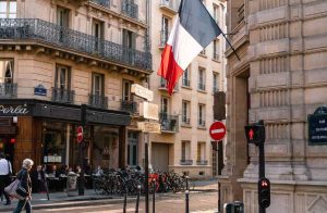 France welcoming vaccinated tourists